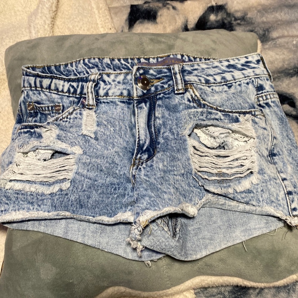 Ripped Jean shorts!